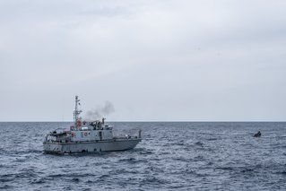kustwacht libie houten bootje met gevluchte mensen